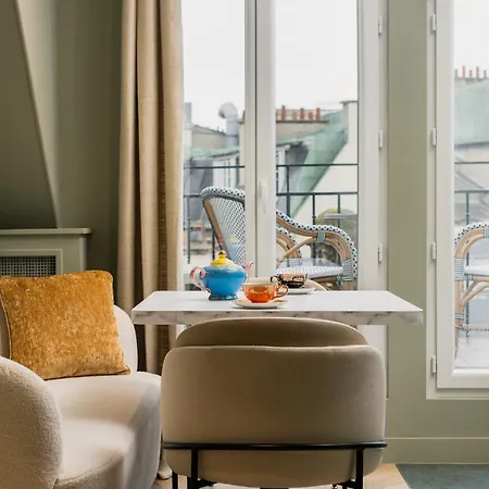 Apartment Above The Rooftops Eiffel View Paris