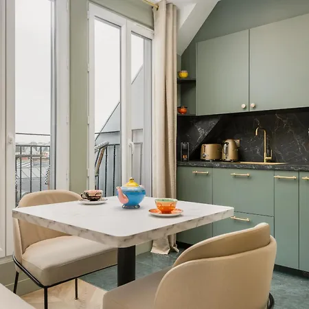 Apartment Above The Rooftops Eiffel View Paris