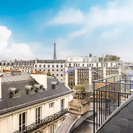 Above The Rooftops Eiffel View Apartment *