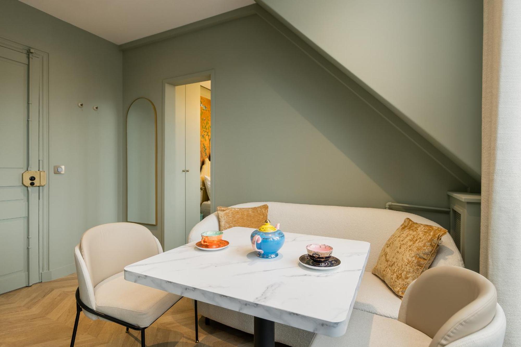 Apartment Above The Rooftops Eiffel View Paris